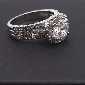 Exquisite Ladies 2.50ctw Halo Bridal Diamond Ring, 18K White Gold
